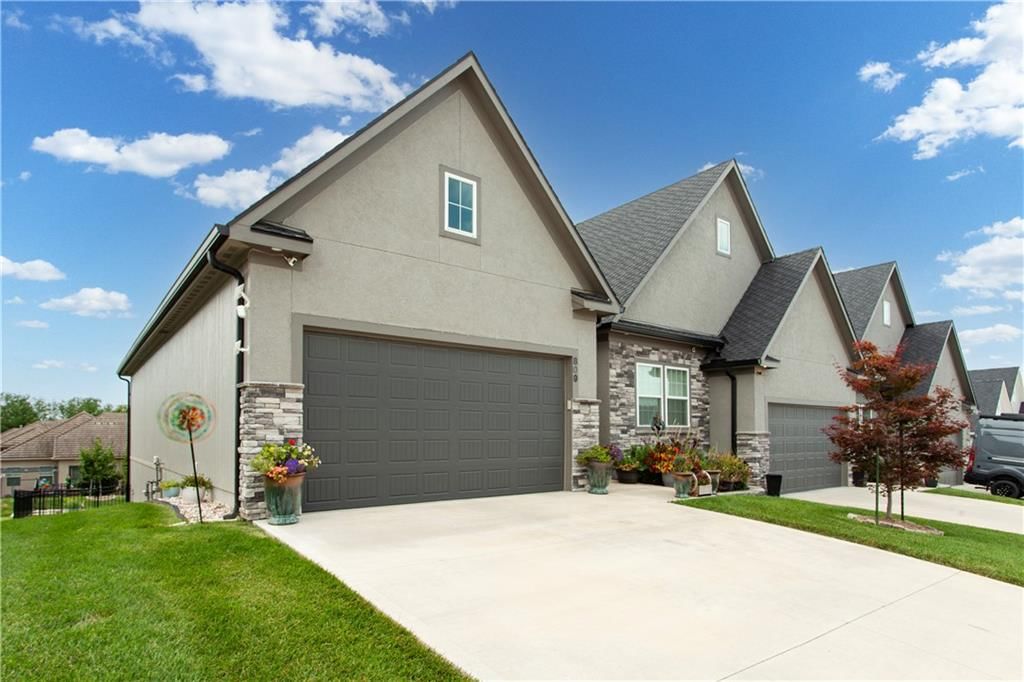809 NE Algonquin Street, Lee's Summit, MO: listing photo 3