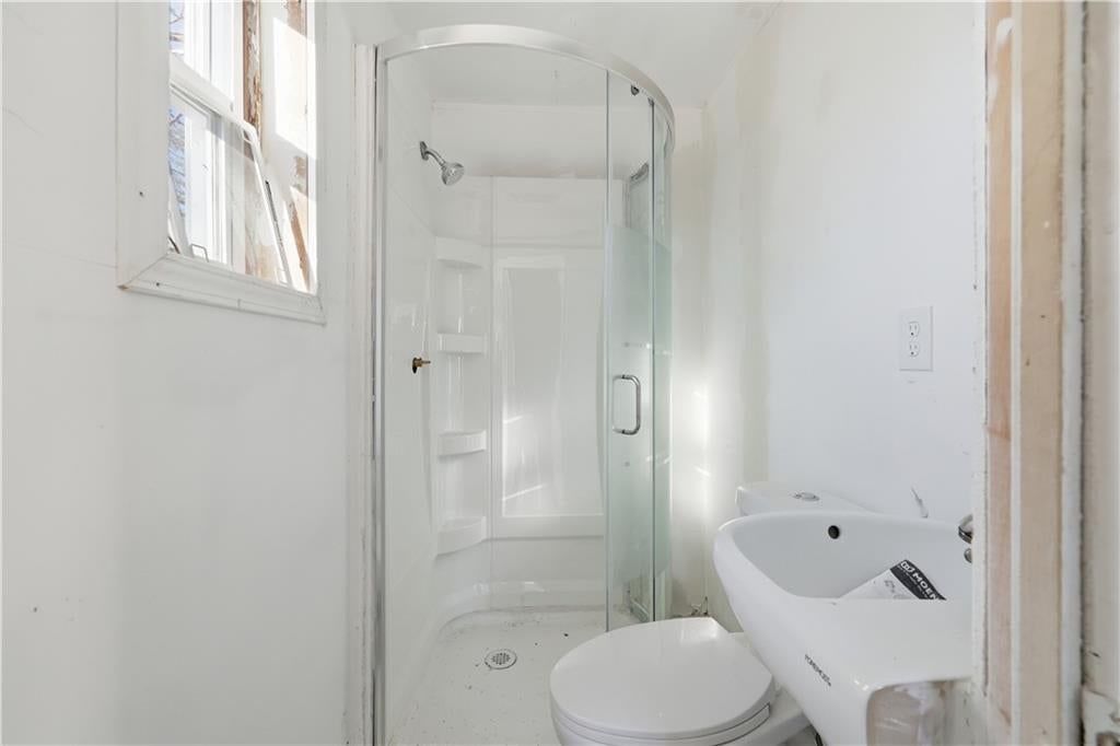 Photo 7 of 12 - 817 W White Oak Street, Independence, MO 64050