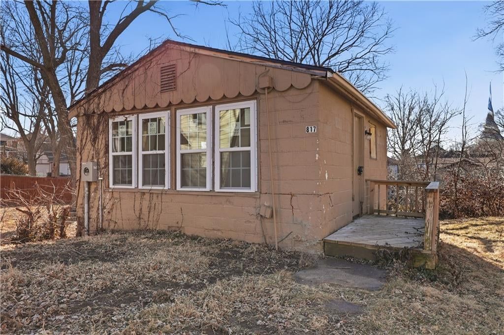 Photo 11 of 12, 817 W White Oak Street, Independence, MO 64050