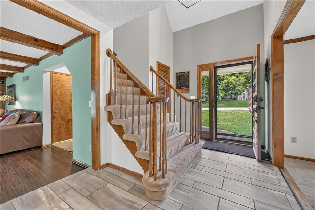 5129 NW Walden Drive — photo 3