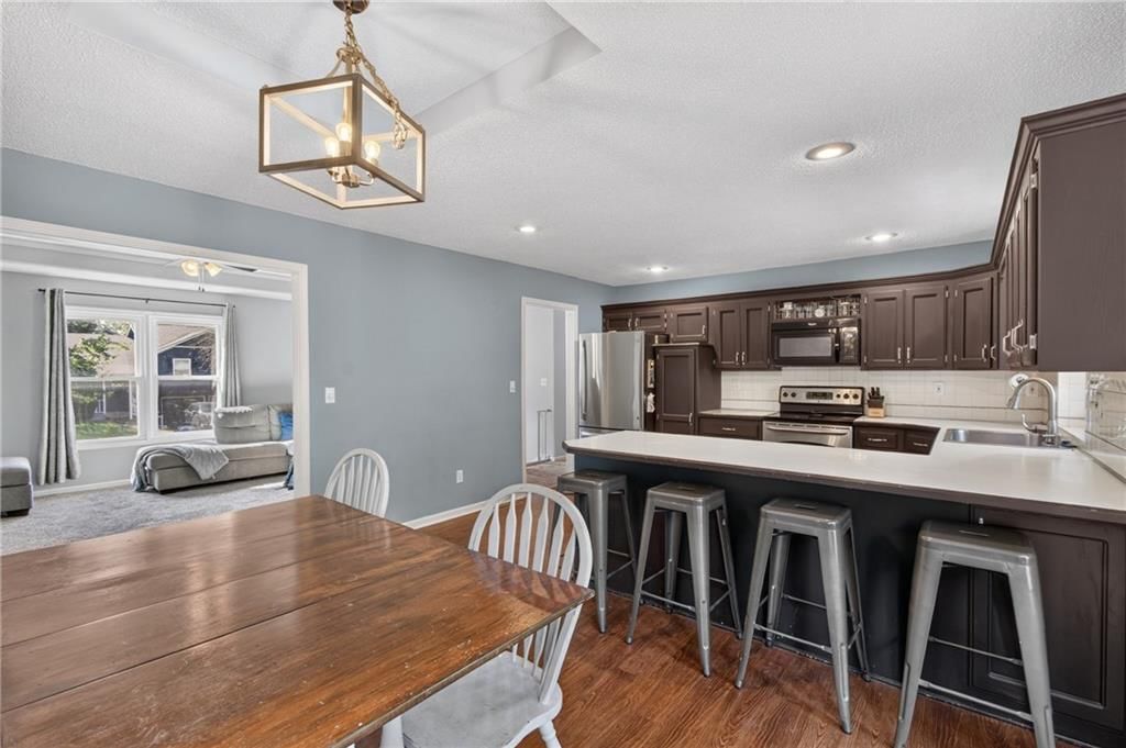800 NE Bristol Drive — photo 10