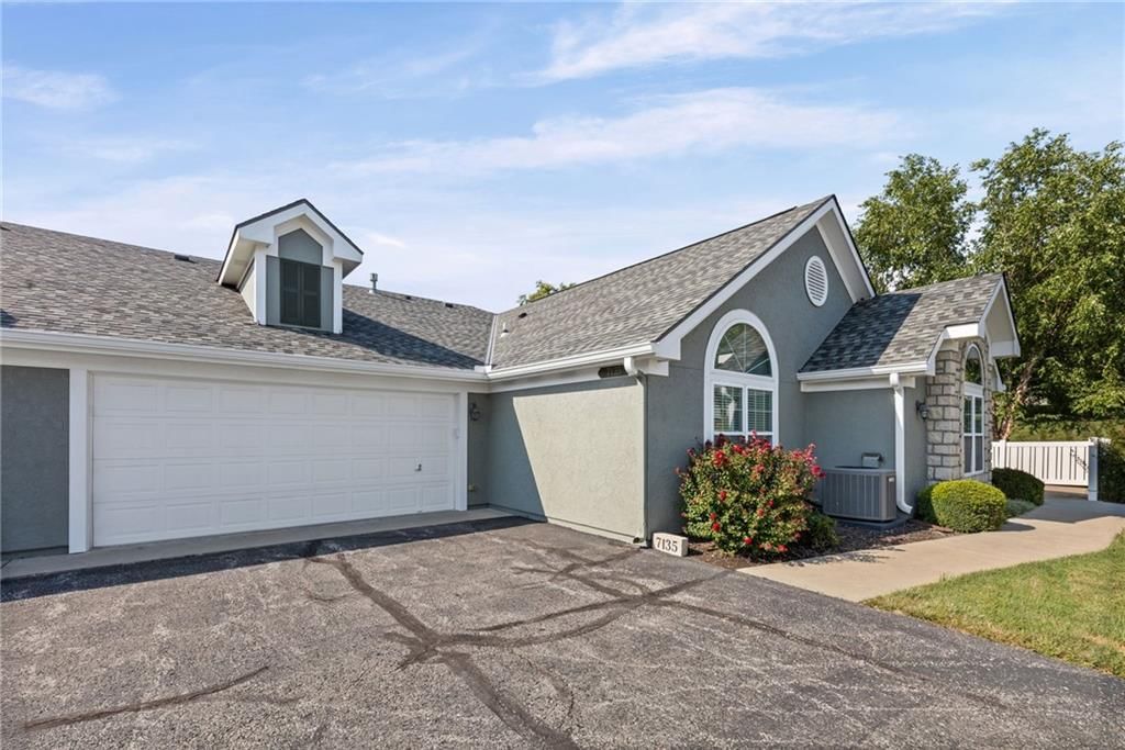 7135 Meadowsweet Lane — photo 30