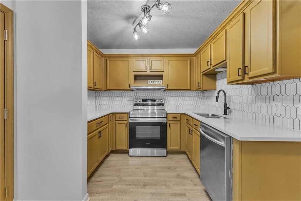 8154 N Drury Avenue — photo 11