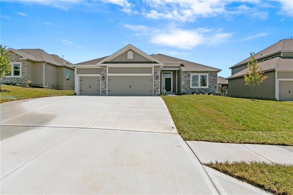 11028 N Corrington Avenue — photo 1