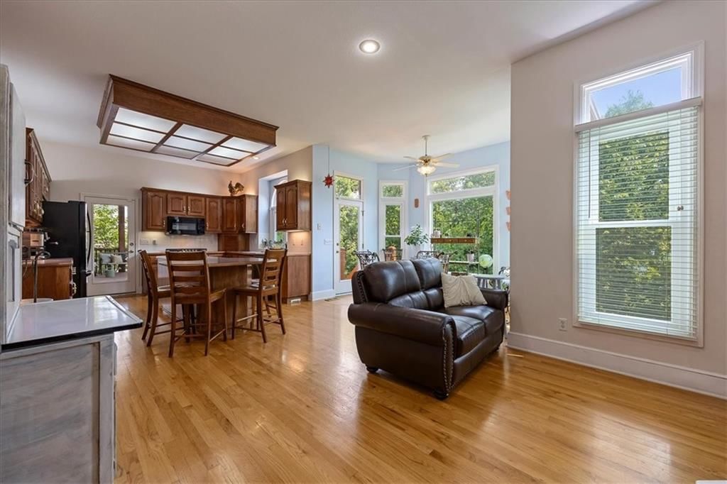 605 Edgewood Drive — photo 10