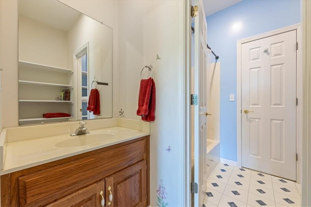605 Edgewood Drive — photo 27