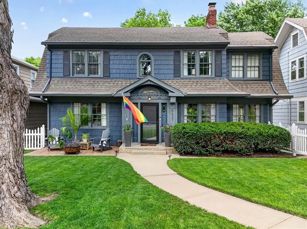 5637 Oak Street — photo 1
