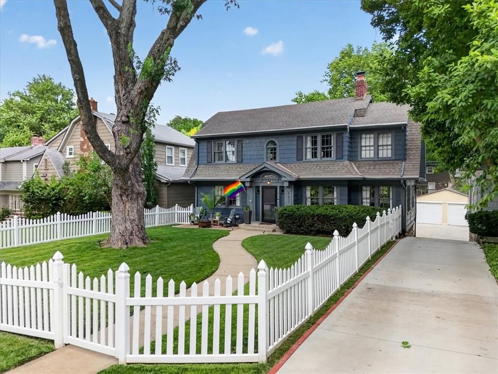 5637 Oak Street — photo 2