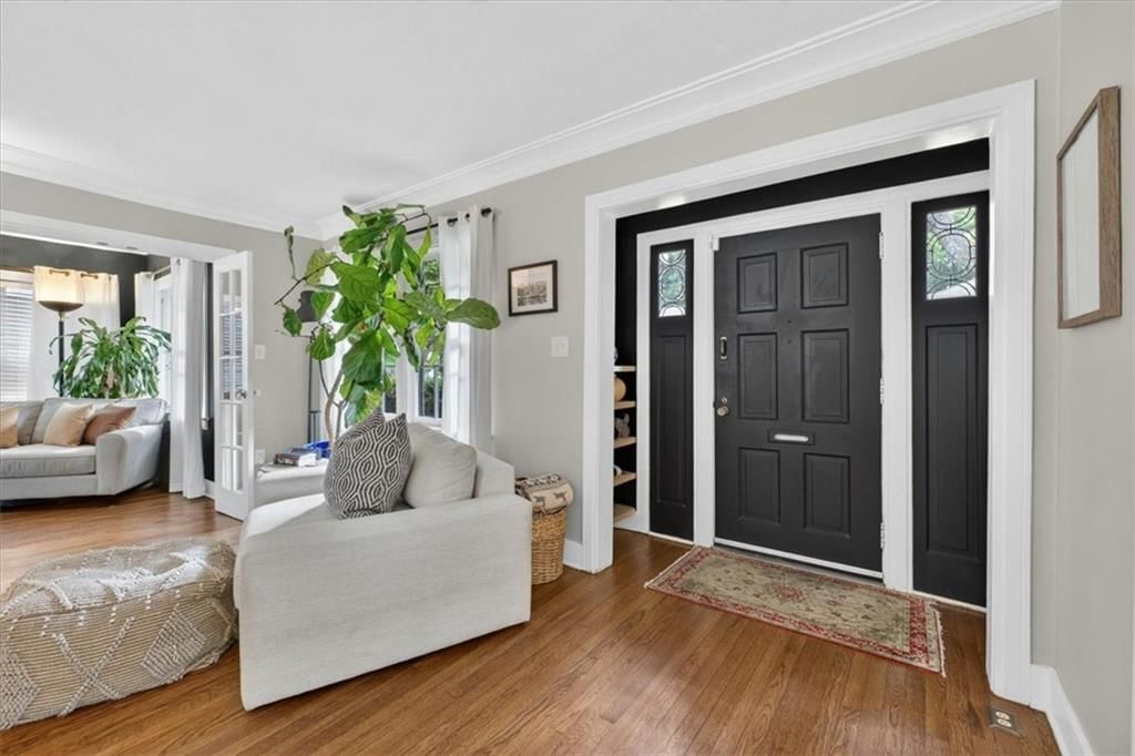 5637 Oak Street — photo 7