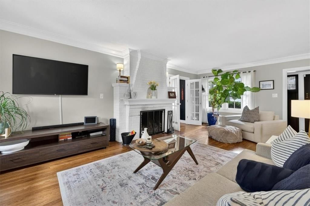 5637 Oak Street — photo 8