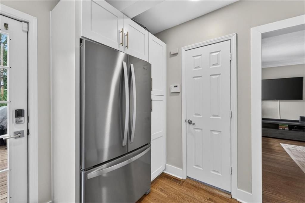 5637 Oak Street — photo 24