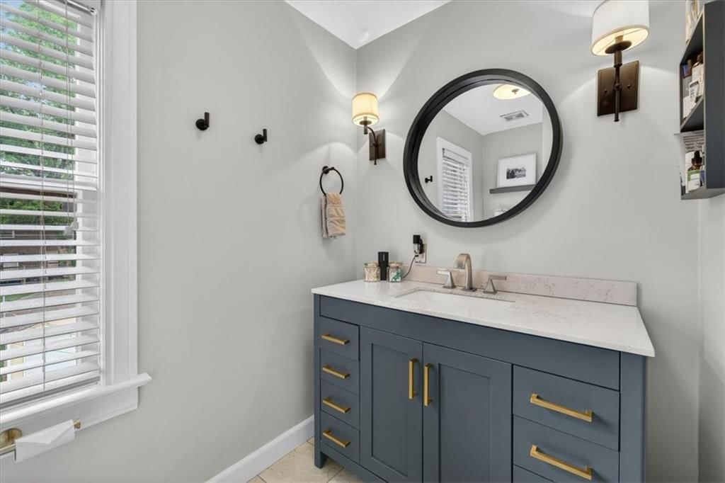 5637 Oak Street — photo 31