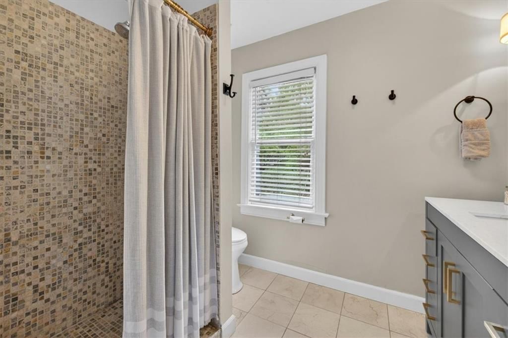 5637 Oak Street — photo 32