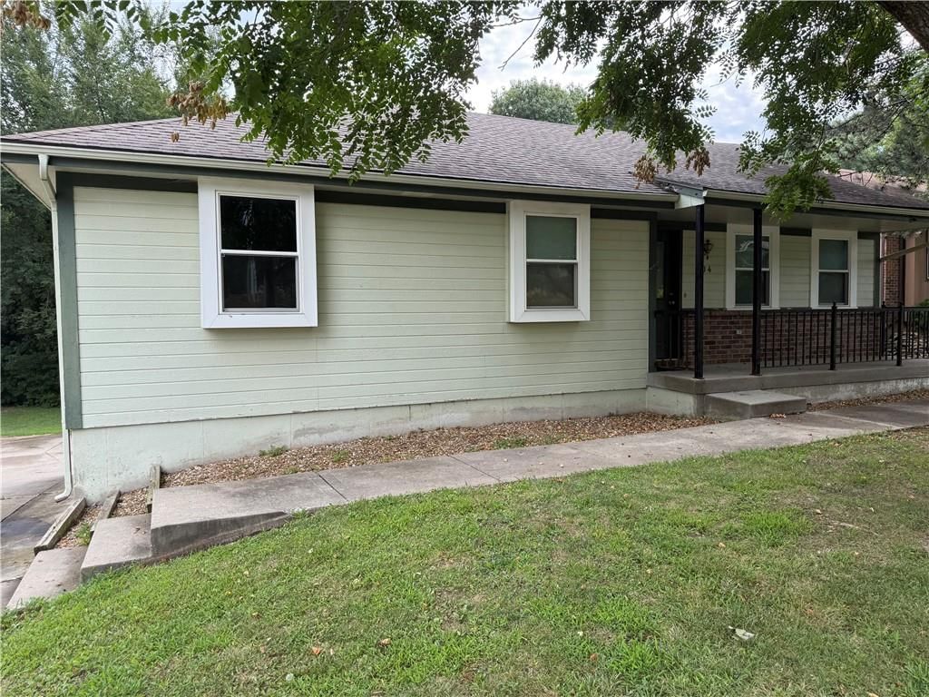 704 Hillcrest Street — photo 3
