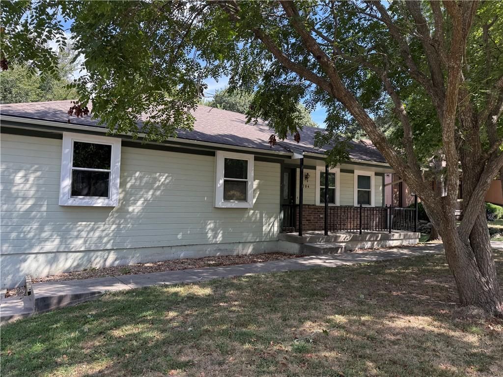 704 Hillcrest Street — photo 25