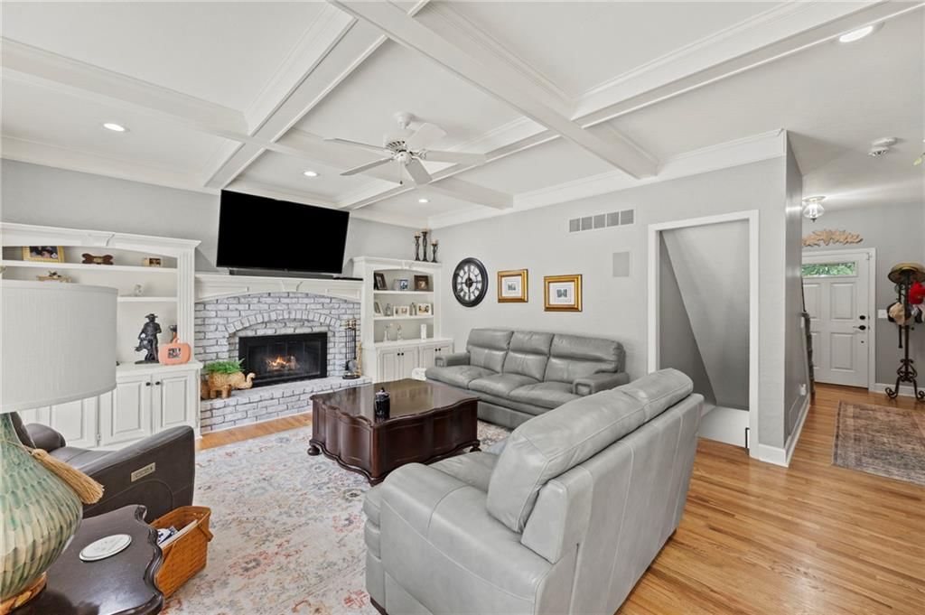 12272 W 154th Terrace, Overland Park, KS