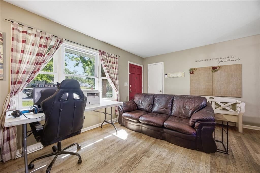 Photo 5 of 15 - 3903 N Osage Street, Independence, MO 64050