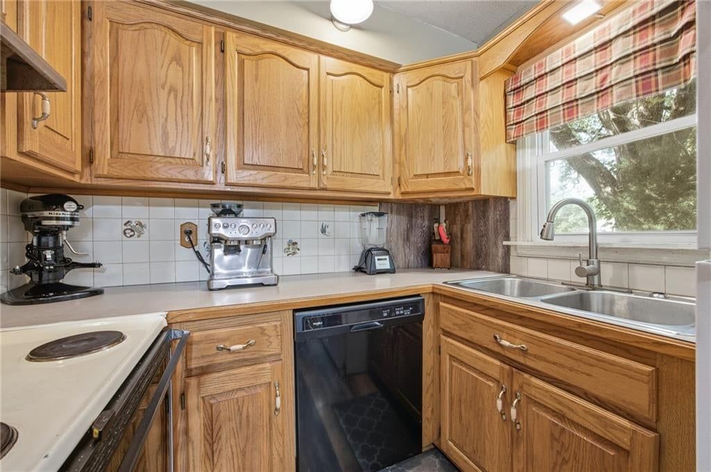 Photo 10 of 15 - 3903 N Osage Street, Independence, MO 64050