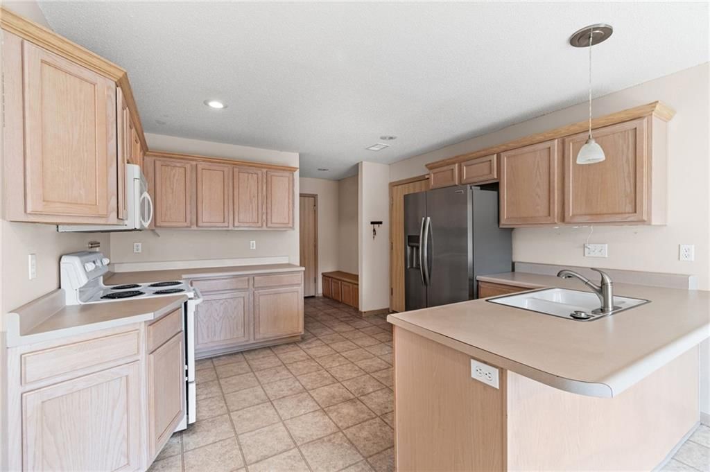 9831 N POTTER Avenue — photo 12