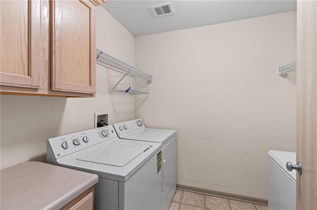 9831 N POTTER Avenue — photo 17