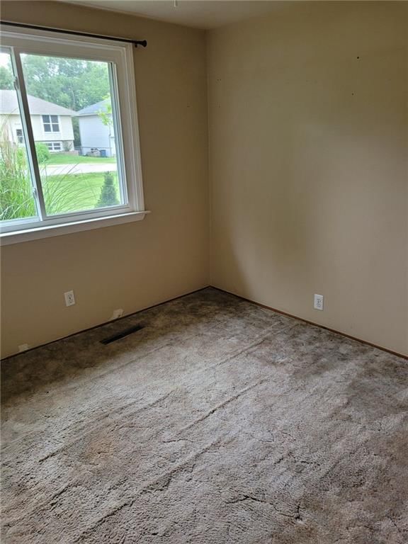8105 N SUMMIT Street — photo 3