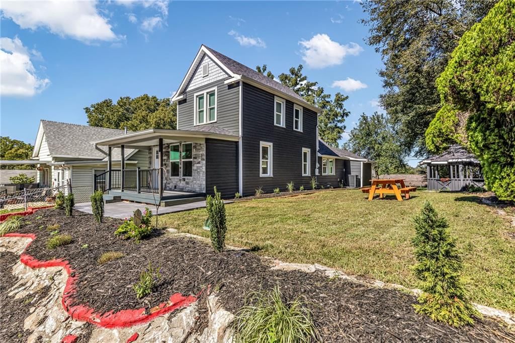 5822 E 10th Street, Kansas City, MO: listing photo 2