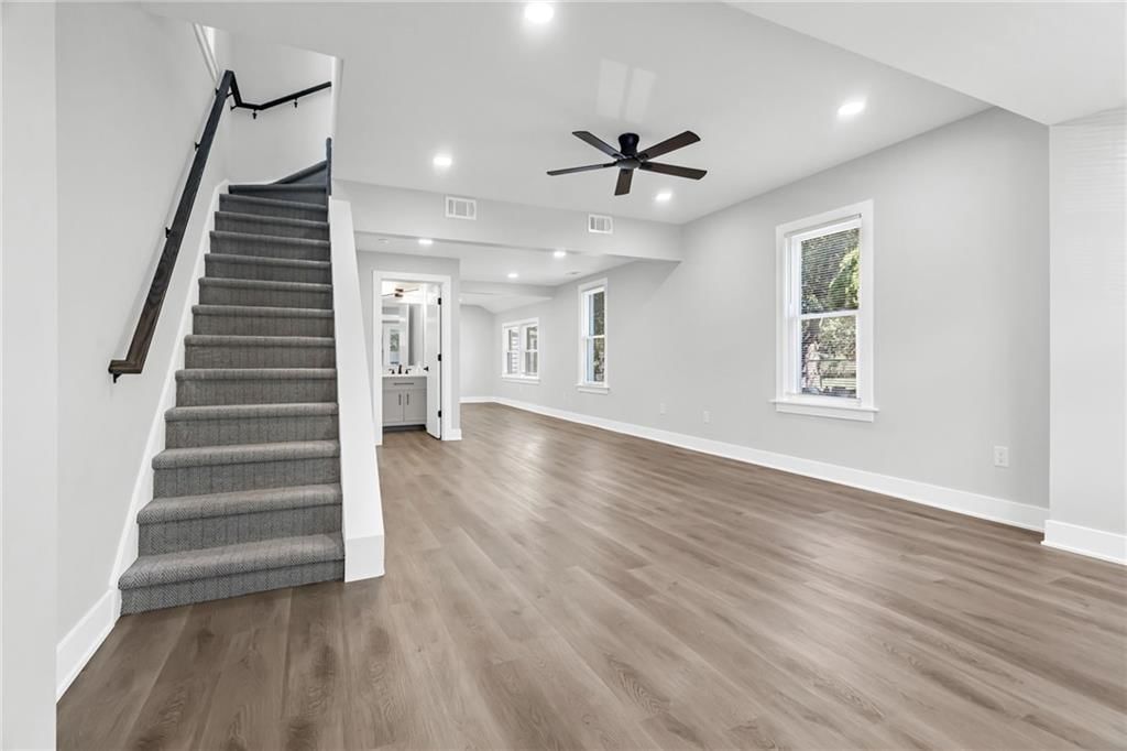 Photo 4 of 29, 5822 E 10th Street, Kansas City, MO 64126