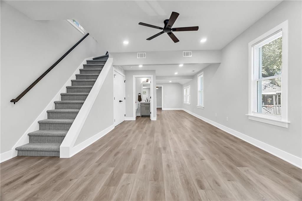 Photo 6 of 29 - 5822 E 10th Street, Kansas City, MO 64126