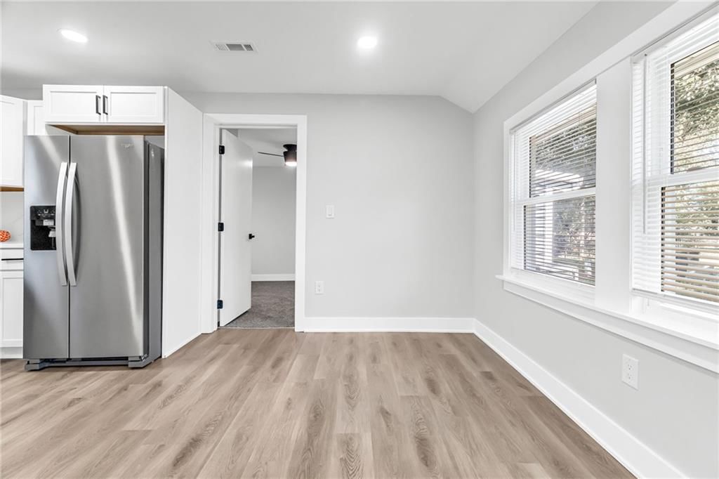 Photo 9 of 29 - 5822 E 10th Street, Kansas City, MO 64126