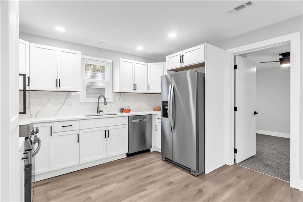 Photo 11 of 29 - 5822 E 10th Street, Kansas City, MO 64126