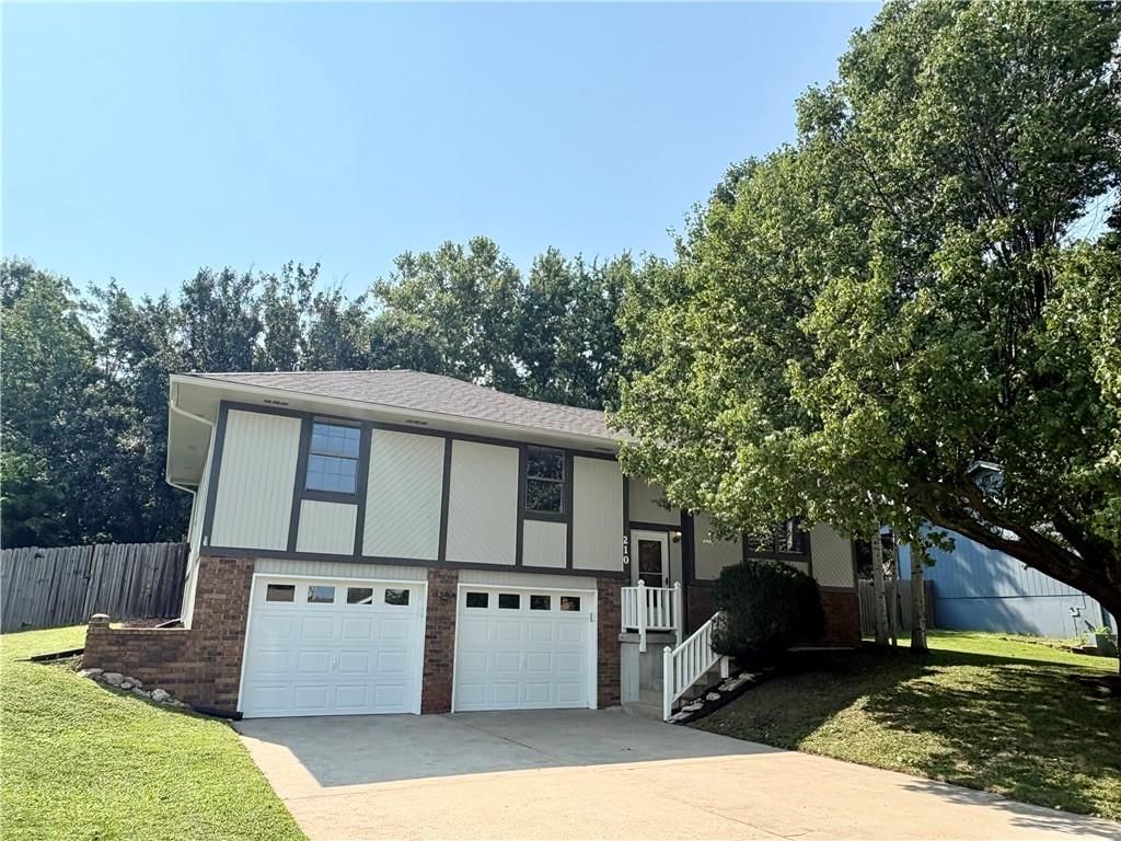 210 Dawn Avenue — photo 1