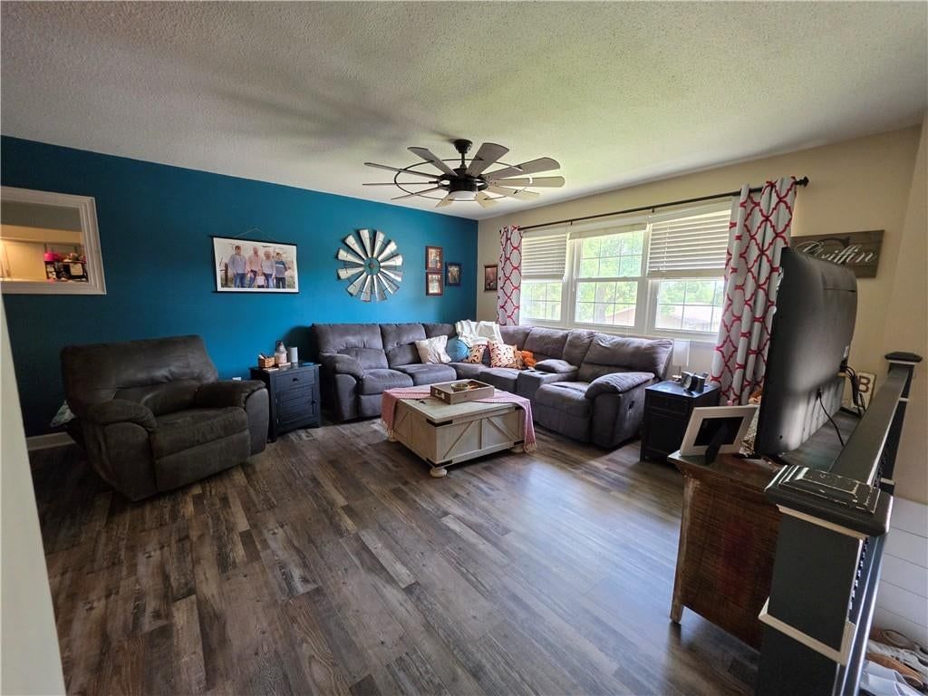 546 Lisa Lane — photo 4
