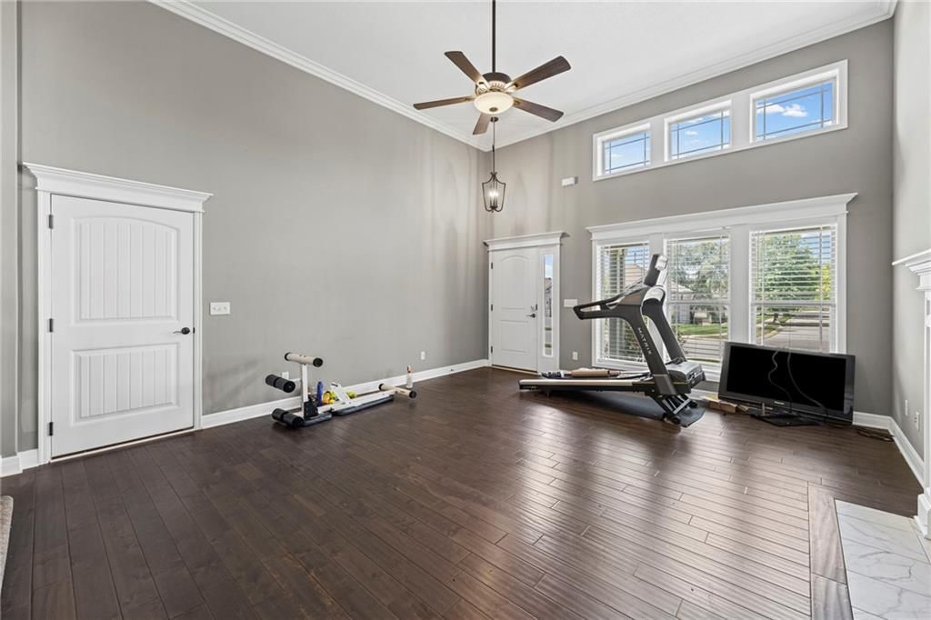 Photo 6 of 37 - 9409 N Ditzler Avenue, Kansas City, MO 64157