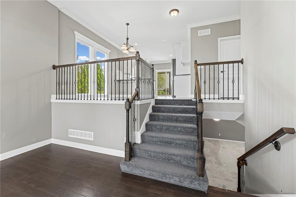 Photo 8 of 37 - 9409 N Ditzler Avenue, Kansas City, MO 64157