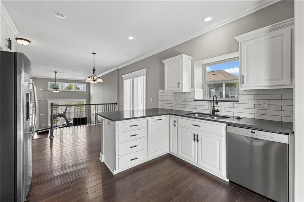Photo 10 of 37 - 9409 N Ditzler Avenue, Kansas City, MO 64157