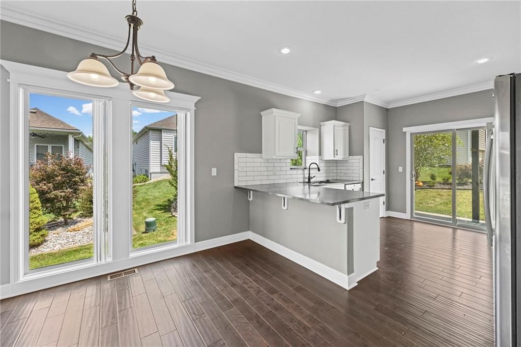 Photo 12 of 37 - 9409 N Ditzler Avenue, Kansas City, MO 64157