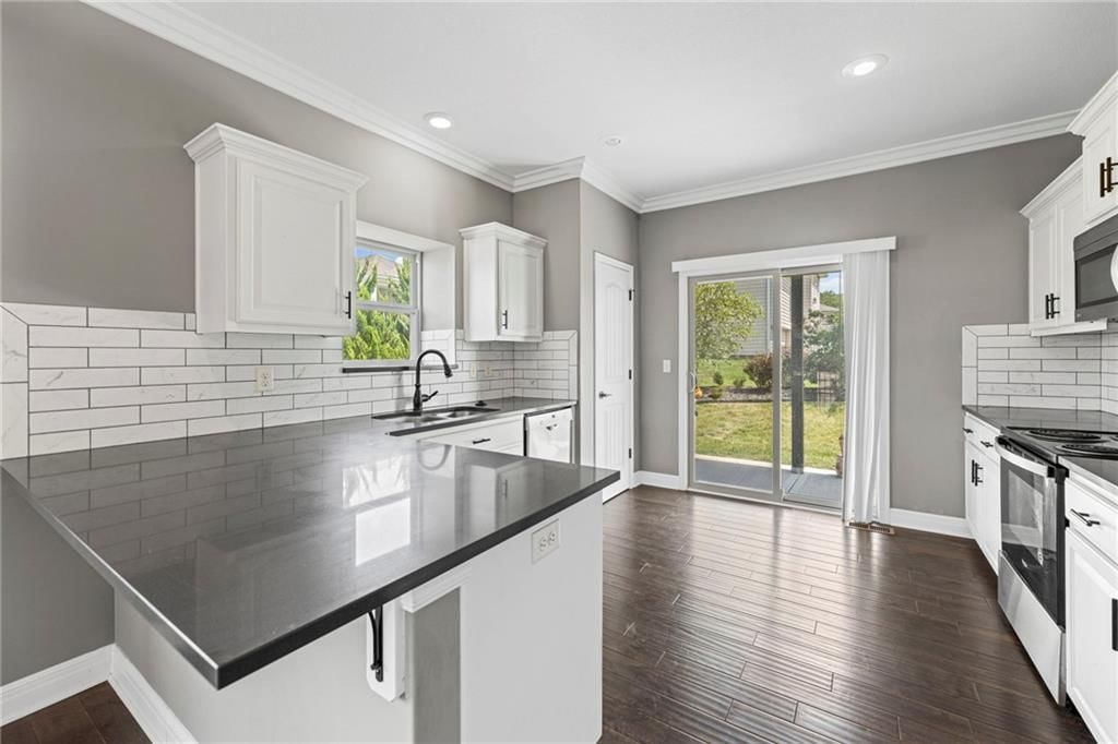Photo 14 of 37 - 9409 N Ditzler Avenue, Kansas City, MO 64157
