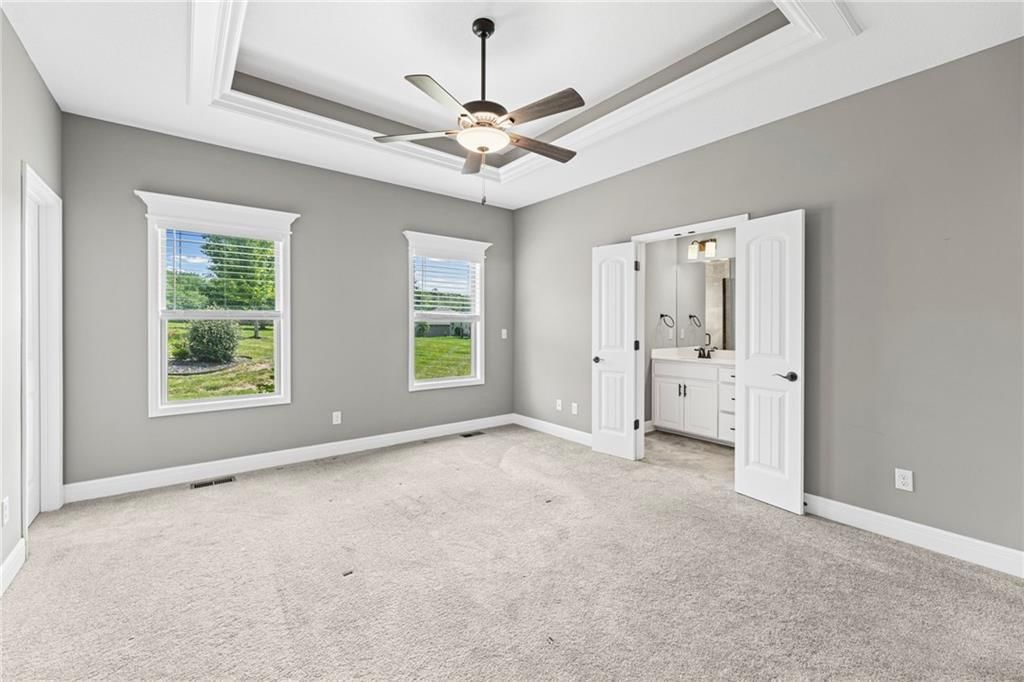 Photo 17 of 37 - 9409 N Ditzler Avenue, Kansas City, MO 64157