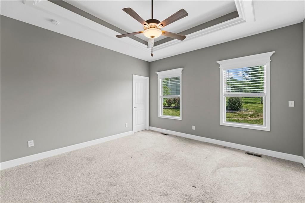 Photo 18 of 37 - 9409 N Ditzler Avenue, Kansas City, MO 64157