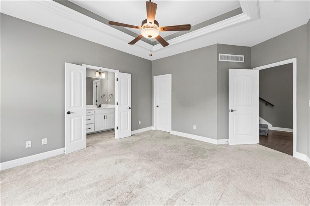 Photo 19 of 37 - 9409 N Ditzler Avenue, Kansas City, MO 64157