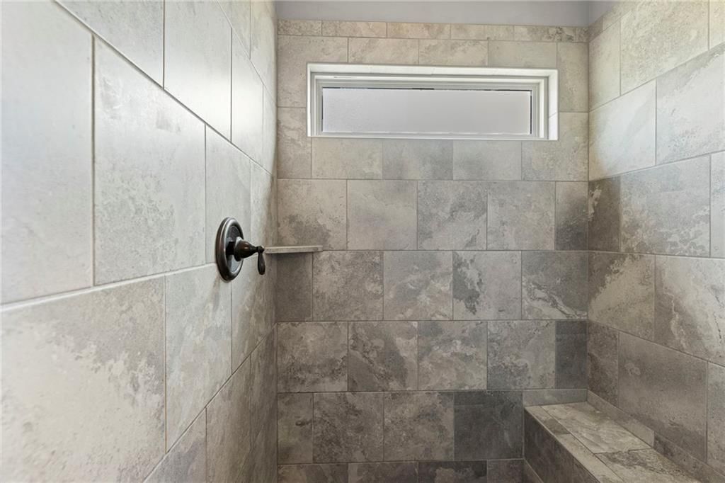 Photo 22 of 37 - 9409 N Ditzler Avenue, Kansas City, MO 64157