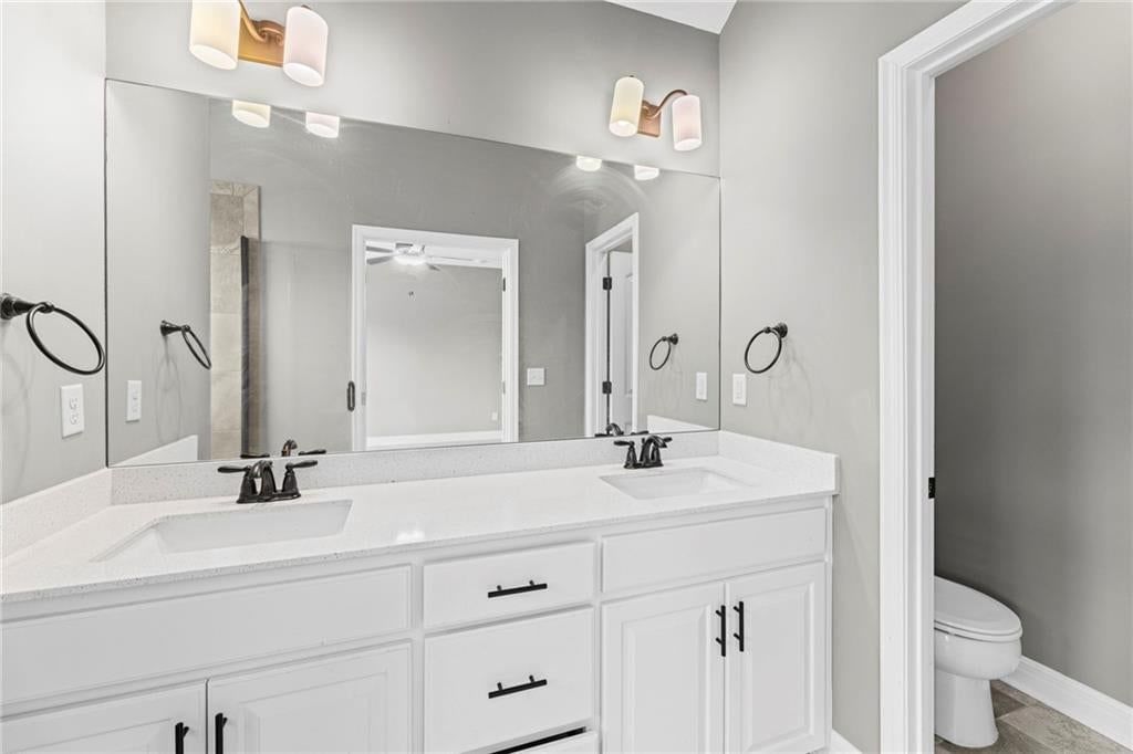 Photo 23 of 37 - 9409 N Ditzler Avenue, Kansas City, MO 64157