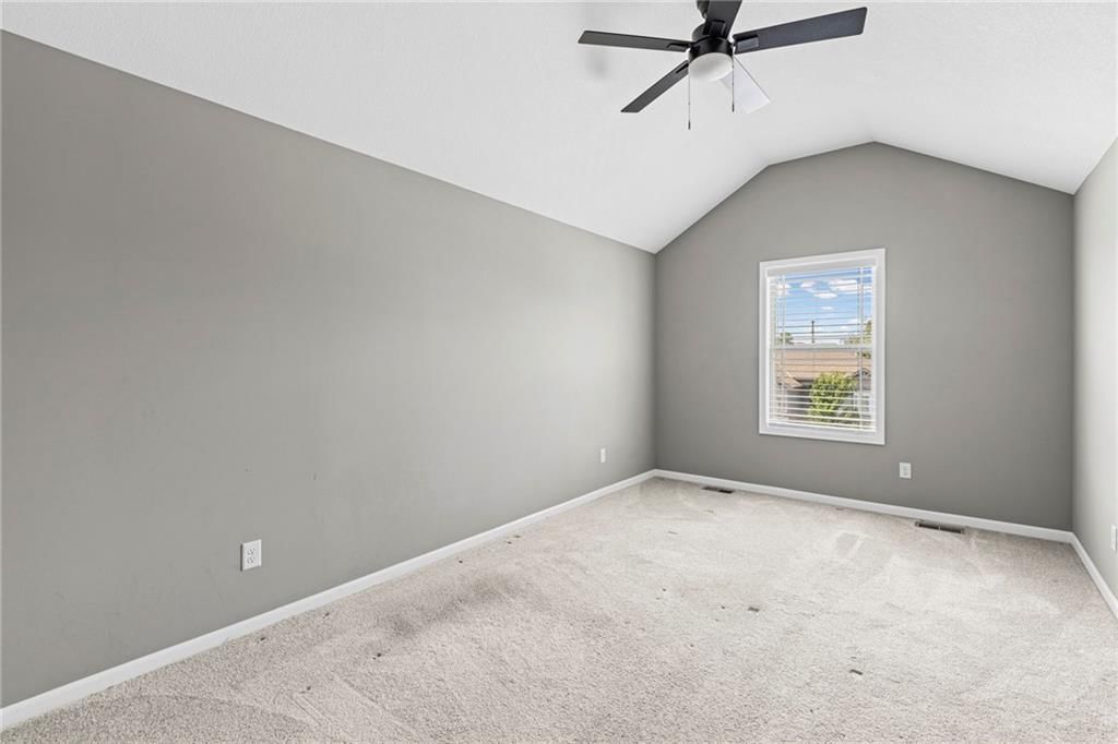 Photo 25 of 37 - 9409 N Ditzler Avenue, Kansas City, MO 64157