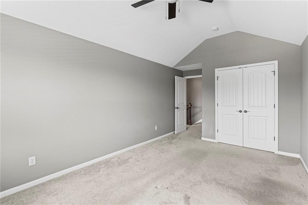 Photo 26 of 37 - 9409 N Ditzler Avenue, Kansas City, MO 64157
