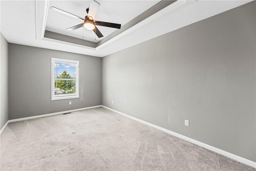 Photo 28 of 37 - 9409 N Ditzler Avenue, Kansas City, MO 64157