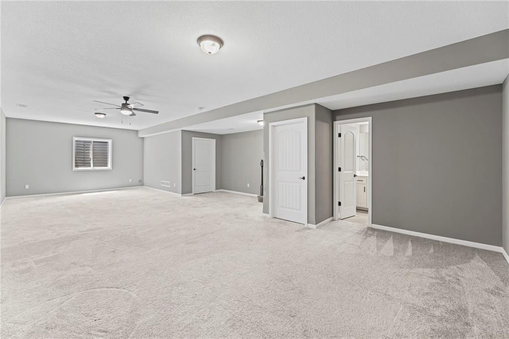 Photo 30 of 37 - 9409 N Ditzler Avenue, Kansas City, MO 64157
