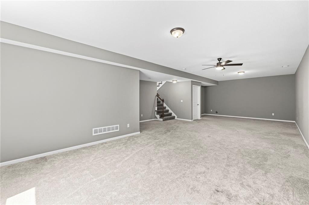 Photo 31 of 37 - 9409 N Ditzler Avenue, Kansas City, MO 64157