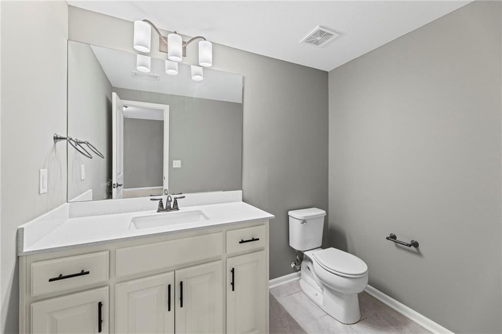 Photo 32 of 37 - 9409 N Ditzler Avenue, Kansas City, MO 64157