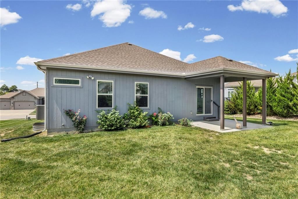 Photo 34 of 37 - 9409 N Ditzler Avenue, Kansas City, MO 64157