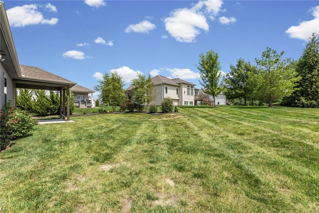 Photo 35 of 37 - 9409 N Ditzler Avenue, Kansas City, MO 64157